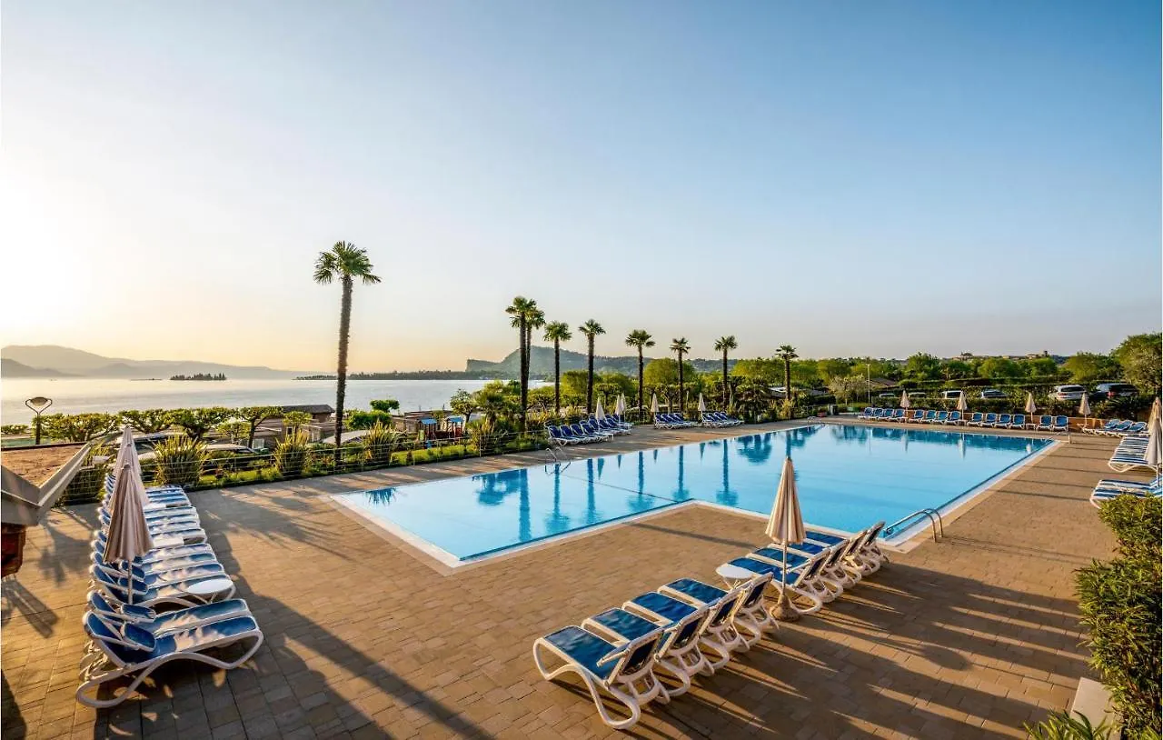 Suite Living Deluxe Raffa Apartman